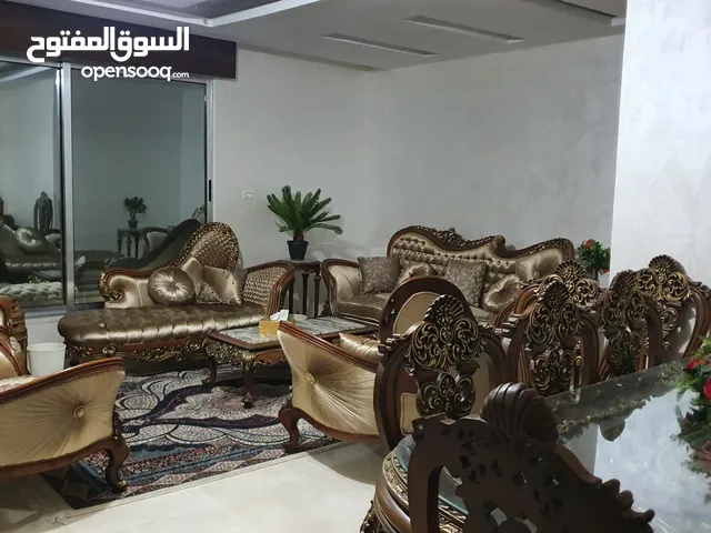 صالون دمياطي مصري فاخر أصلي بحالة شبه جديدة + للـبيع السرير – بسبب السفر