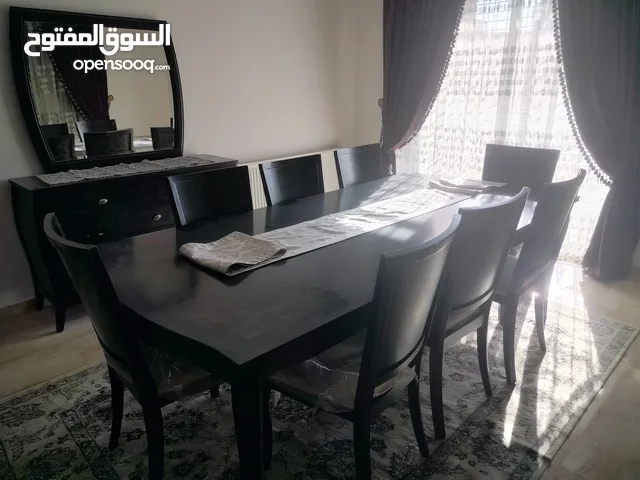 طاولة سفرة 8 مقاعد مع بوفيه و سجادة فاخرة قرب دوار الواحة