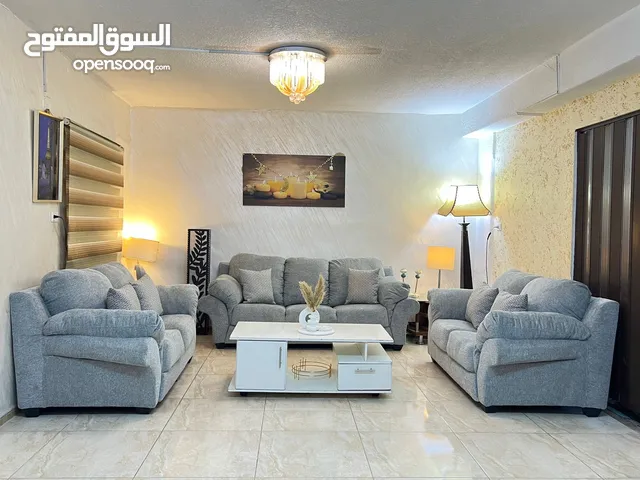 طقم كنب دب مستورد بجودة عالية وكالة فخم جدا 7 مقاعد للبيع بسعر حرق