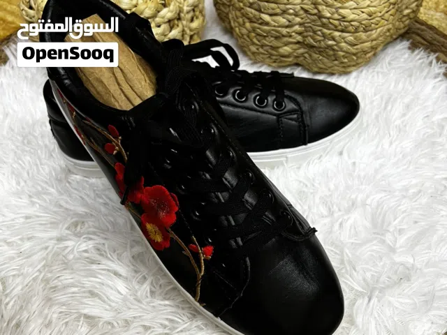 احذية للبيع وخصومات لاسعار الجملة