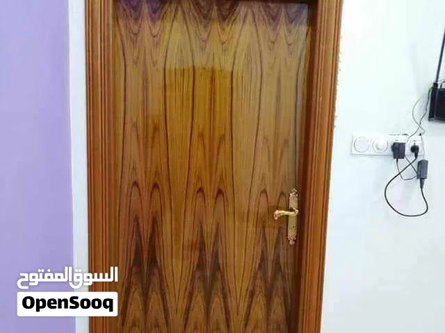 معمل نجارة لتفصال كافة الابواب جرجوب 3×6 مترين و20 ارتفاع ماليزي   والطلاگه