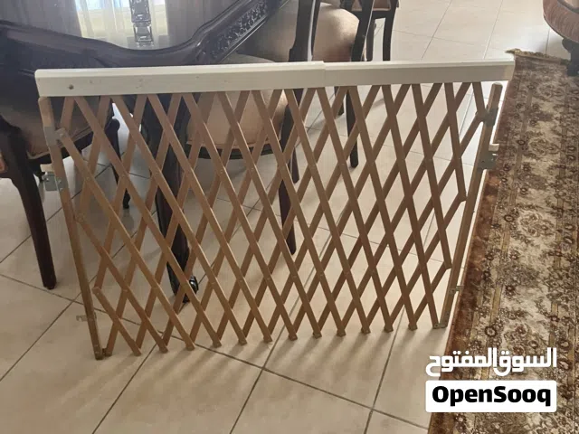 باب خشبي للحمايه من الدرج - عدد 2 - للاطفال والحيوانات الاليفه