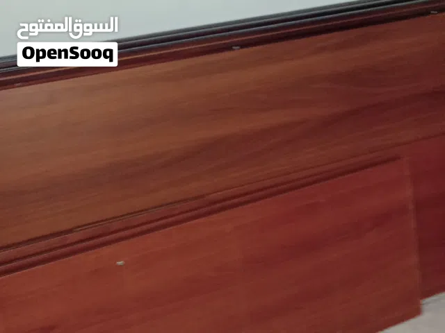 خزانه  حائط  حجم  كبير  بحاله  الوكاله السعر مع النقل واصل