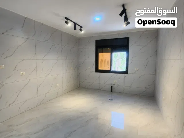 شقه مميزه للبيع جنوب دوار صحارى ..معفيه من التنازل ..للأستفسار واتساب