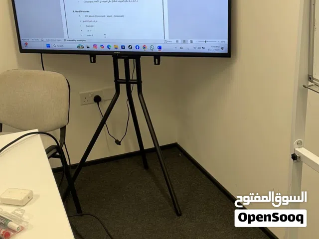 مدرب لغة إنجليزية بخبرة... يسهّل عليك الفهم ويطوّر مستواك بسرعه خطوه بخطوه