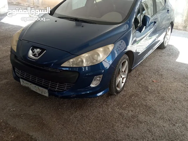 بيجو 308 بنزين 1.6 تيربو موديل سنة 2008  عداد قليل 140 الف فقط عائلية وبها معظم الإضافات