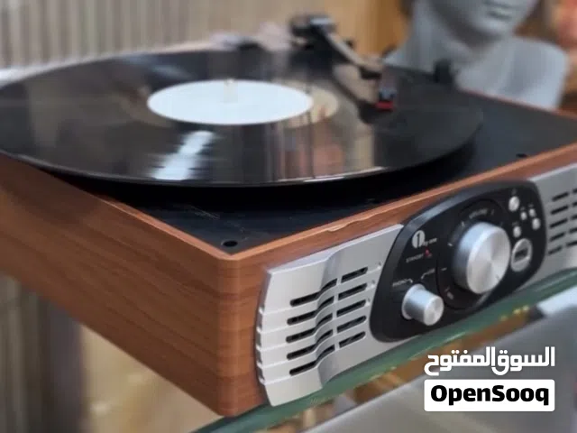 كرامافون أوروبي جديد بطابع أنتيك كلاسيكي، يدعم منفذ MP3، ويأتي مع 3 أسطوانات هدية