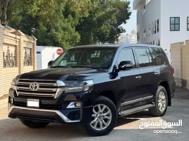 TOYOTA LAND-CRUISER 2017 GXR V8 - EXCELLENT CONDITION- WELL MAINTAINED CAR!