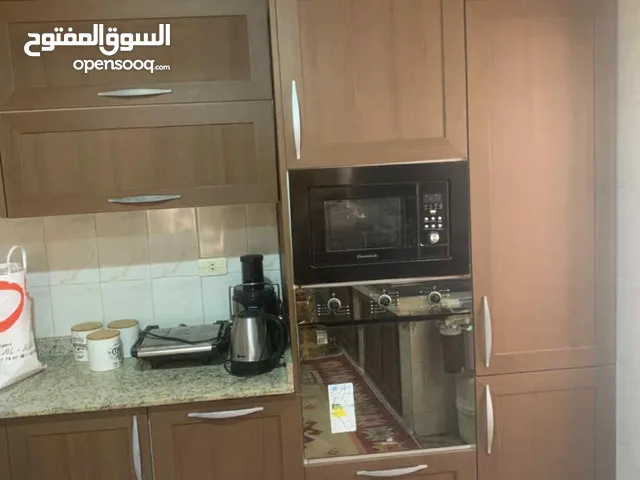 مطبخ مستعمل 5*3 استعمال نظيف معاه الكوشه والميكرويف والغاز والرخام نظيف سليم مفيشي عيوب