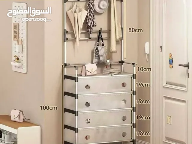 ستاند أحذية رفوف شفافة مع علاقة تصميم متكامل: يحتوي على رفوف مغلقة بأدراج شفافة تحافظ على نظافة