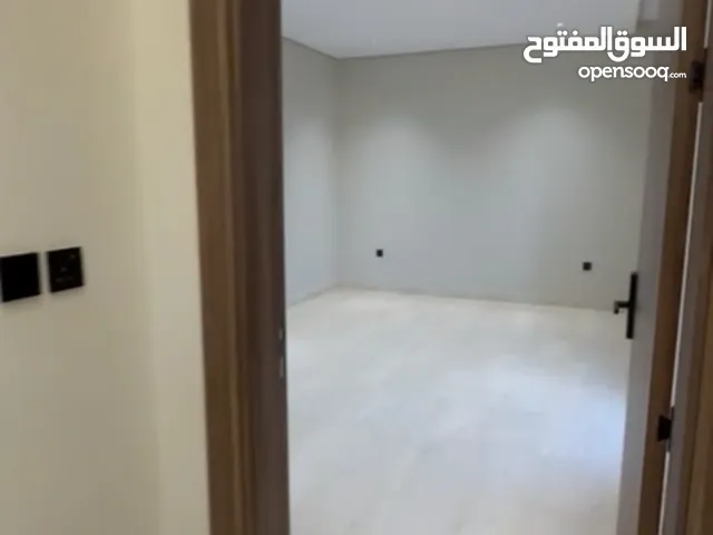 188 m2 5 Bedrooms Apartments for Rent in Al Madinah Ayn Al Khif
