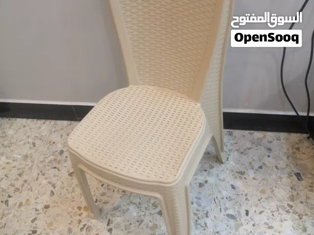 كراسي  بلاستك ثقيل عدد 4