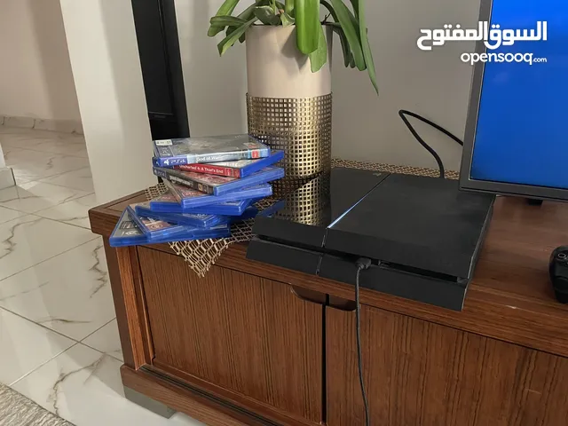 بليستيشن 4 للبيع مع جهاز والعاب