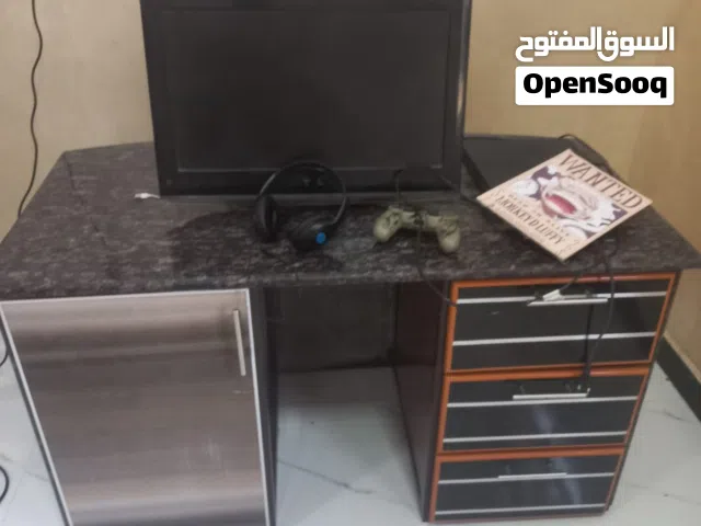 للبيع طاولة بالجرنيت بالكامل  ومن أمام دروج المنيوم