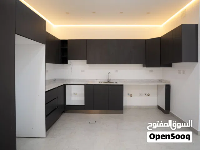 عمارة سكنية بالمركبات مكونة من 4 شقق بمدخل مستقل تشطيب فاخر للإيجار