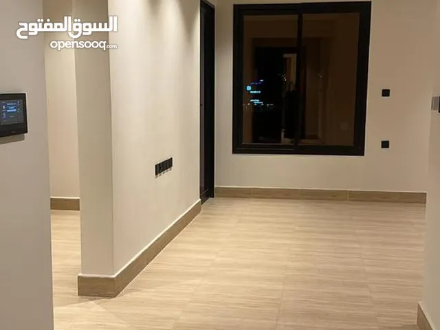 شقة فاخرة للايجار  الرياض حي قرطبه  المساحه 170م   مكونه من :   2 غرف نوم  2 دورات مياه   دخول ذكي ل