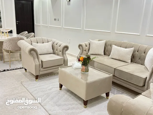 لدينة تنجيد الكنب المستعمل وباسعار مناسبة راجع الوصف تحت