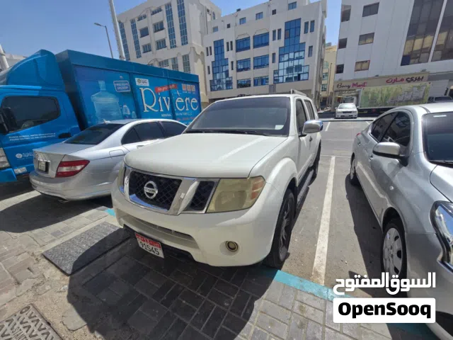 2009 نيسان باثفايندر Standard