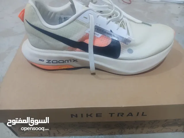 حذاء نايكي رياضي