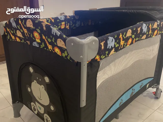 سرير أطفال بحاله ممتازه