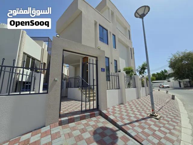 200 m2 3 Bedrooms Villa for Sale in Muscat Madinat As Sultan Qaboos