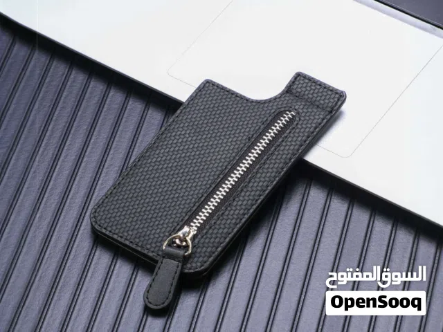 الاستخدامات  حفظ البطاقات البنكية والهوية في ظهر الهاتف بشكل آمن وسهل الوصول  تخزين النقود الورقية