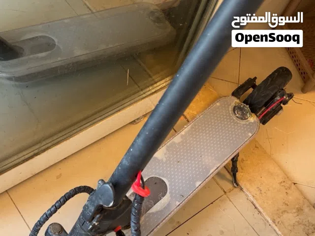 اسكوتر كهربتي للبيع ب ك500درهم يبه ريس 50درهم  وو في Bluetooth في سماعتين في الجنب