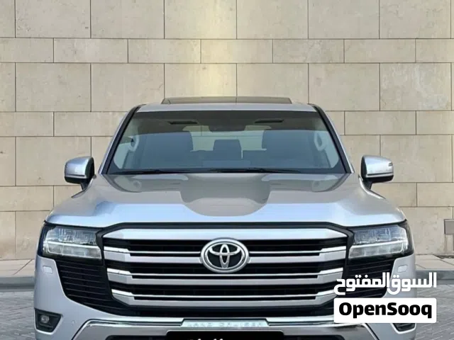 Toyota Land Cruiser GXR - 2023