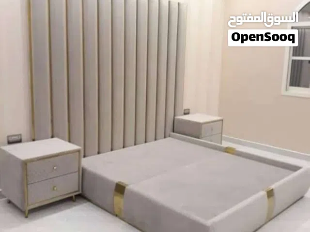 خزائن ودواليب وسرير وكمودينه