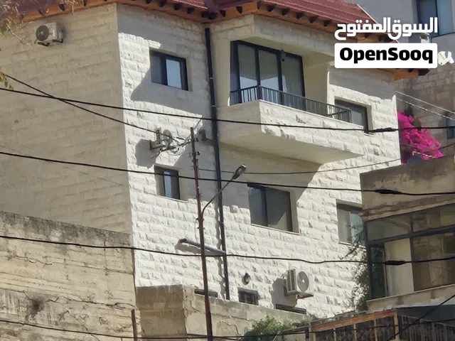 منزل مُجدد بالكامل ومفروش بالكامل للبيع في جبل الويبدة.
