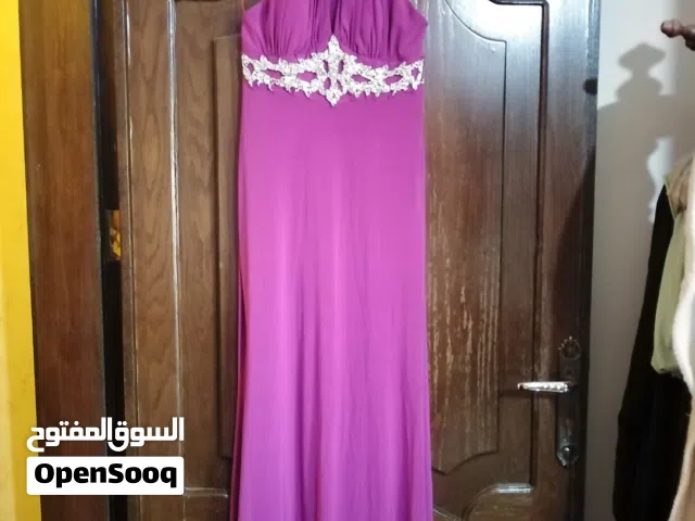 فستان حفله جديد موديل سمكه لون بنفسجي جميل جدآ للبيع 80 دينار ويوجد بوليرو تفصيل للفستان مع شال ب20