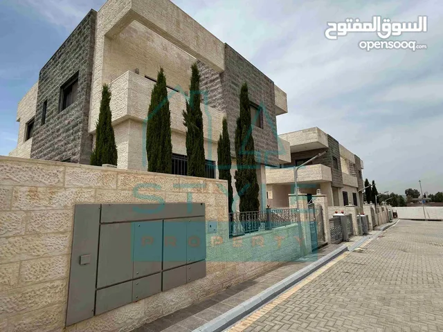 490m2 3 Bedrooms Villa for Sale in Amman Umm Al-Amad