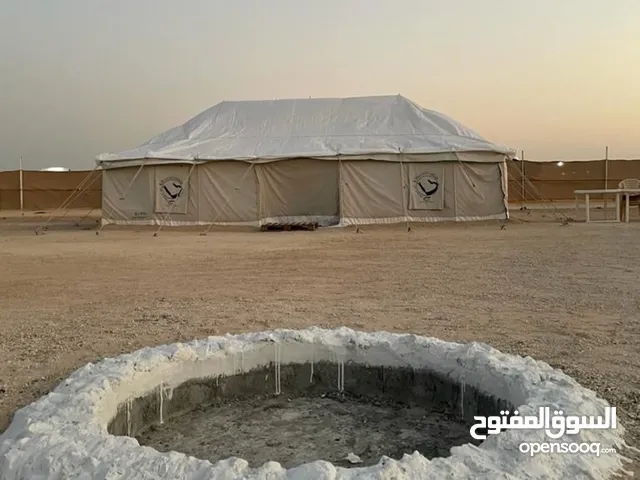 للبيع خيمه القاضي الجزيرة المقاس 10•6 ثلاث اعمده استخدام موسمين النضافه 98% بدون اوتاد.استخدام مو