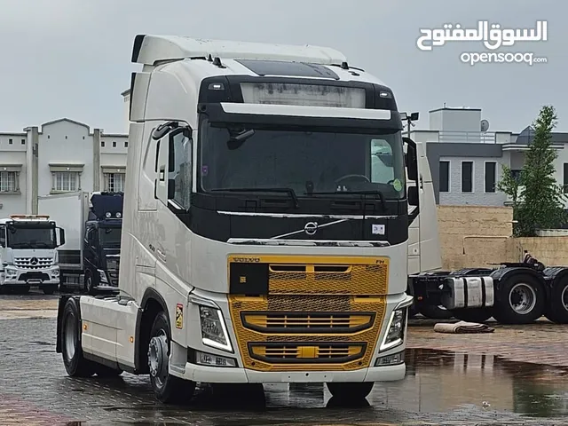Tractor Unit Volvo 2017 in Al Batinah