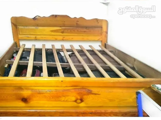 للبيع سرير نوم سويدي نفرين درجه اولى ومكتبه سويدي درجه اولى خمسه ابواب