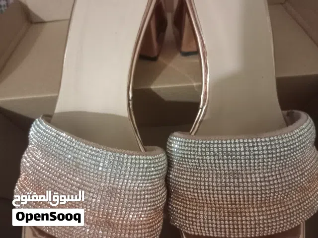 سباط طالو أنيق لك سيدتي فقط ب 1500 دينار جزائري لبسي و تفركشي يا مدام سلعة اليوم ماشي كي تاع كل يوم
