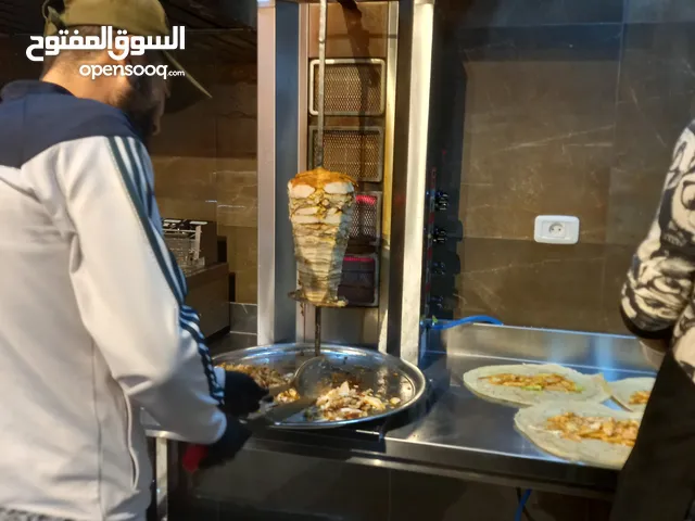 مطعم شاورما ومشوي .وطباخ شعبي الايجار