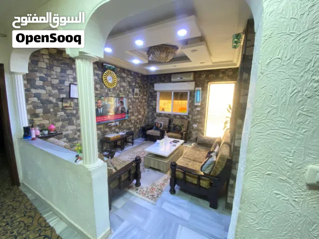 شقة مميزة للبيع – الهاشمي الشمالي   الموقع: الهاشمي الشمالي – مقابل جمعية نعلين
