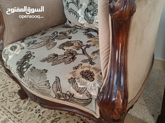 طقم كنب بحال الجديد وارد مصري 7 مقاعد 550