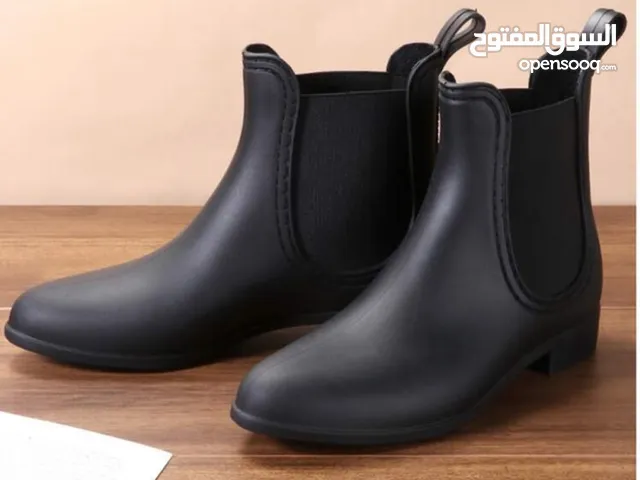 Black Comfort Shoes in Muscat