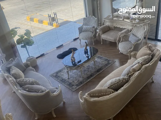 فرصة استثنائية للاستثمار معرض اثاث كامل للبيع مع السجل التجاري والعلامه التجارية