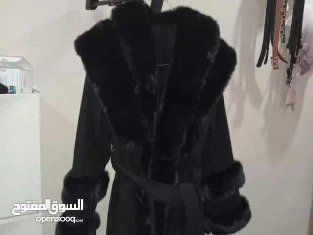 جواكت نسائيه مستعمل يوم  بحاله جيده الثلث قطع بعشره