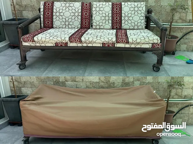 للبيع كراسي تراثية عدد 2 – نظيفة جداً وكأنها جديدة