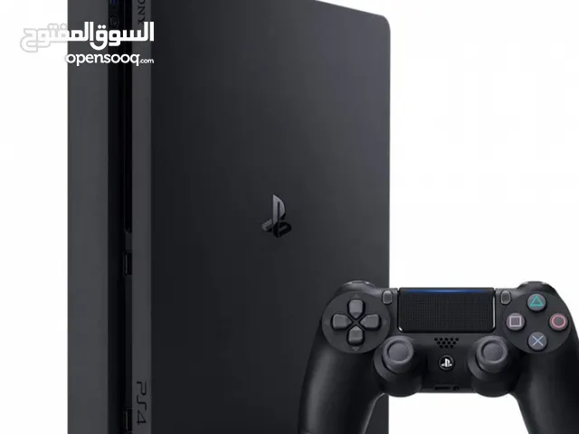 محل بلايستيشن 4 للبيع 3 أجهزة و 3 كنبات و 3 اجهزه بلايستيشن مهكر 9.00 سلم و3 شاشات ثنتين43 بوصه و39