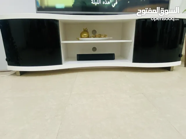 طاولة تلفزيون للبيع بداعي السفر
