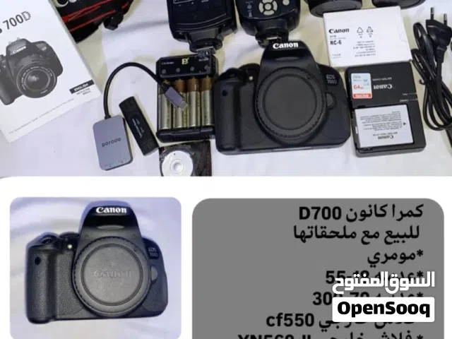 كمرا كانون D700 مع كامل ملحقاتها