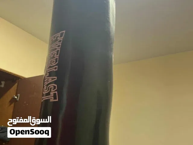 اكبر  كيس ملاكمة وقفازات ملاكمة