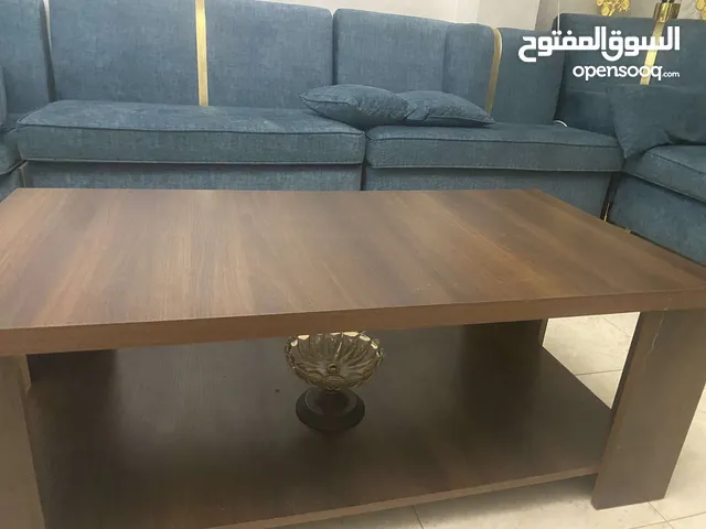 طاوله لغرفه الجلوس