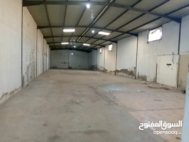 مخزن ايجار 500 متر ويوجد ماساحات اخرى الطريق الدائرى ابيس خلف مول لمعى على الطريق مباشر ومتفرع ش 16م