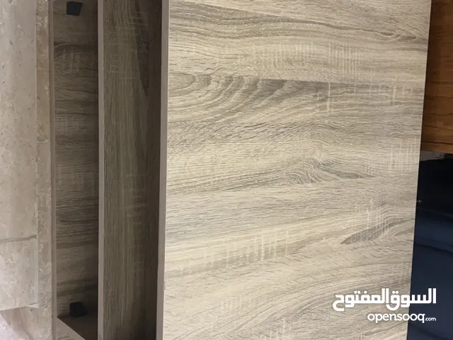 طاولة وسط خشب بحالة ممتازة